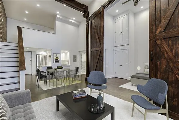 Sold by Century 21 Metropolitan | media 2