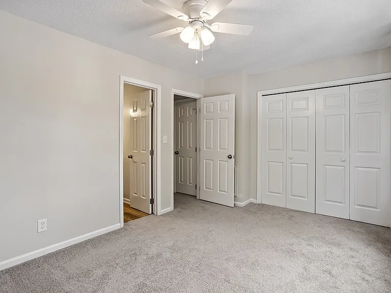 516 Caprice Ct — Photo 32
