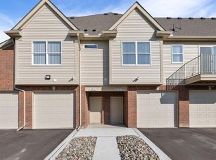 8292 Heywood Cir, Sterling Heights, MI 48312