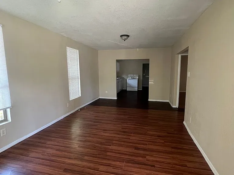 607 Gulf — Photo 10