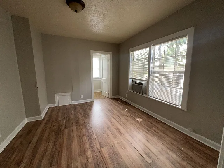 1552 Lombardy St — Photo 25