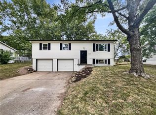 512 NE Sunnybrook Dr, Blue Springs, MO 64014