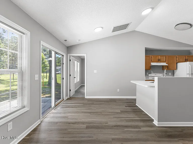 130 Sweetwater Dr — Photo 4