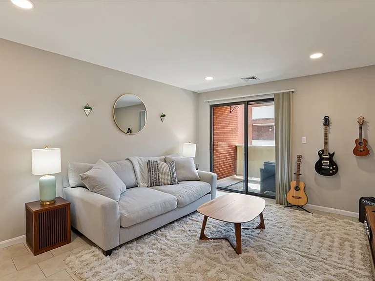 20 Central St #306 — Photo 3