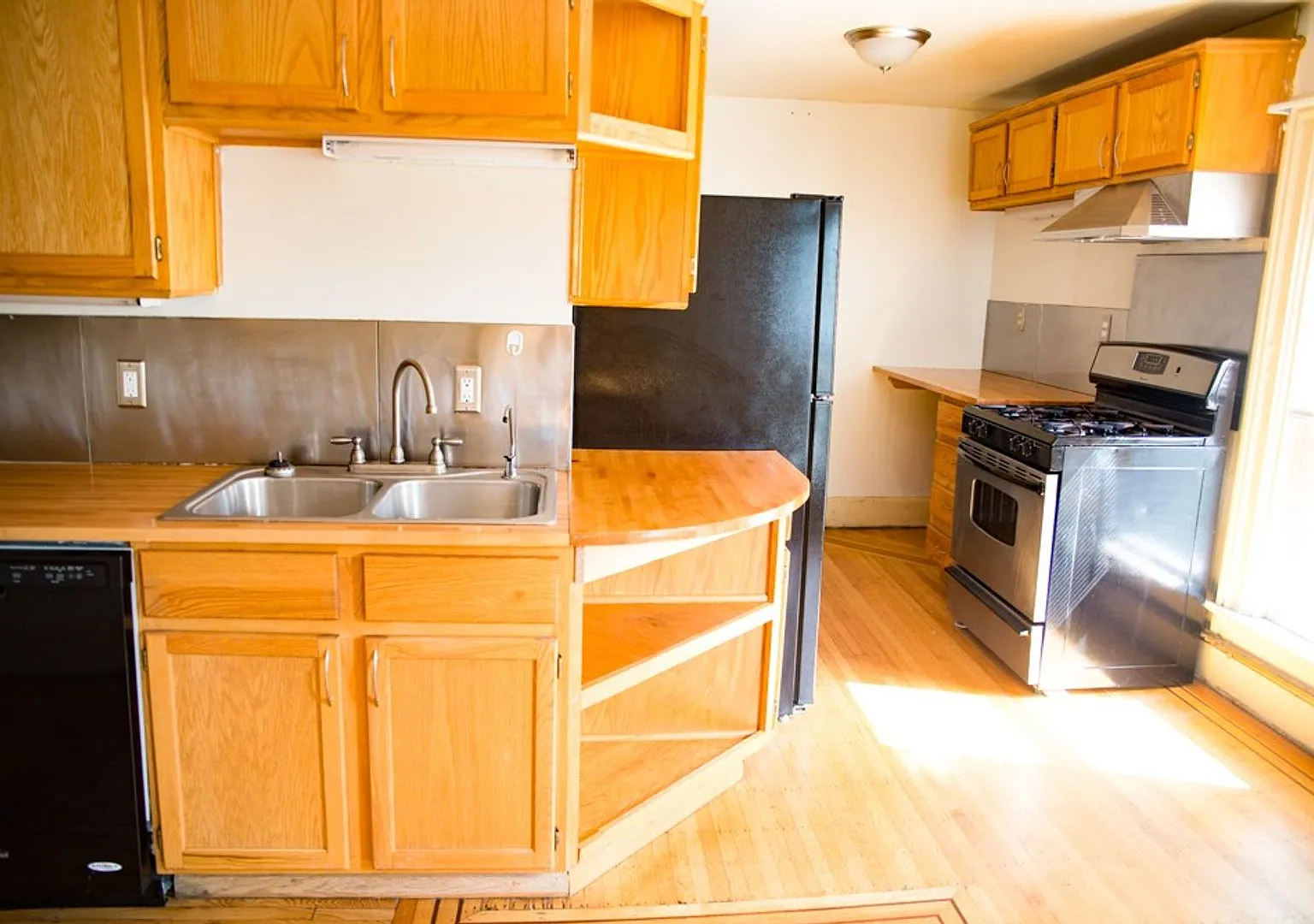 809 6th St SE — Photo 3