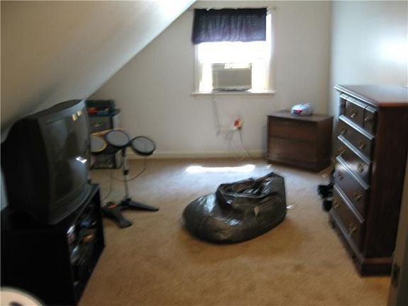 4th image of 300 Deer Point Dr