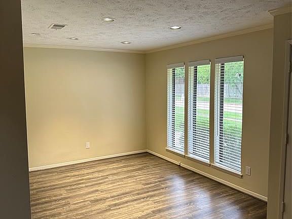 4th image of 1330 Park Meadow Dr