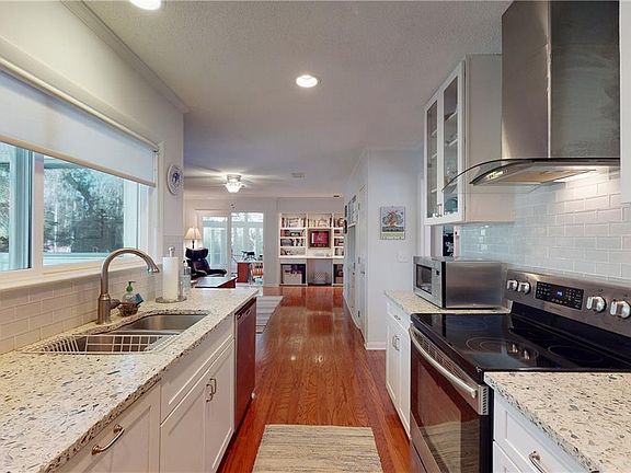 5th image of 124 Palm Dr