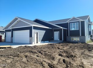 5309 Titanium Dr, Bismarck, ND 58503