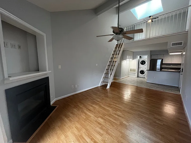 9206 Azure Ct #201 — Photo 18