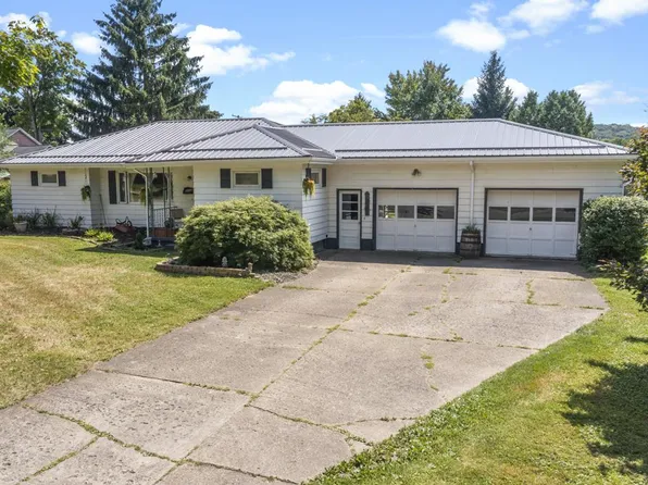 415 E Elm St, Titusville, PA 16354