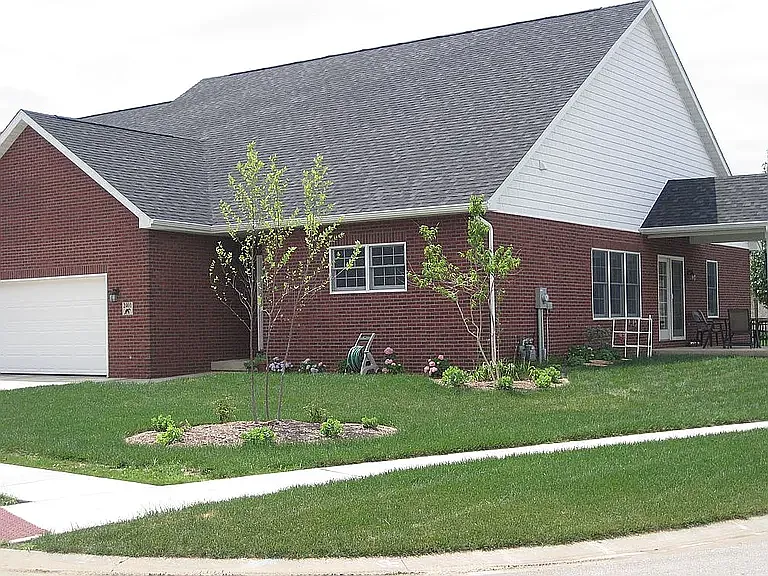 2401 Aaron Ct
