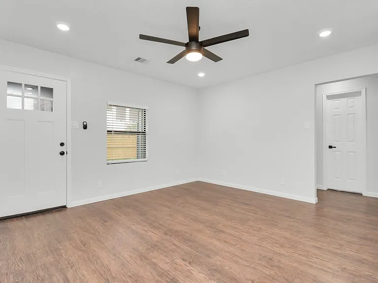 262 De Boll St — Photo 3