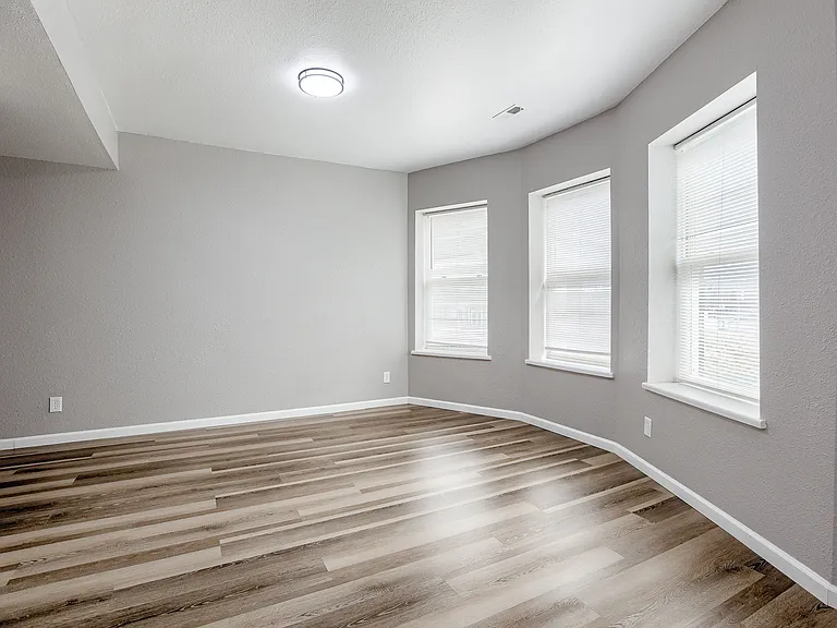 210 S 24th St #202 — Photo 8