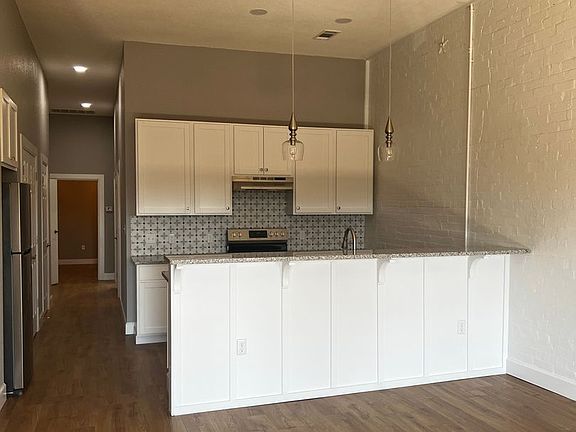 2nd image of 616 Main St #C
