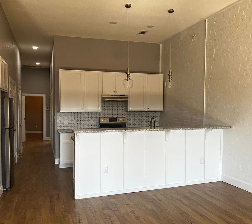 1st image of 616 Main St #C