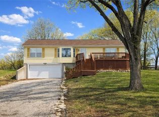 69 Lakeview Ln, Linn Valley, KS 66040