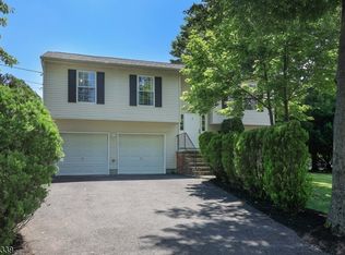 2 Gere Pl, Fanwood, NJ 07023