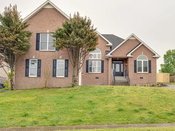 111 Cedar Ridge Ln, Hendersonville, TN 37075