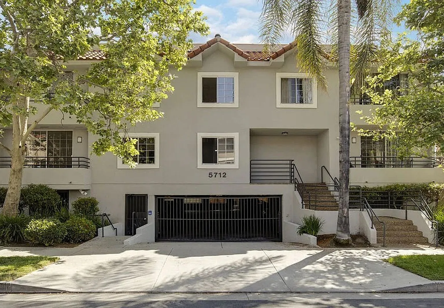 5712 Camellia — Photo 3