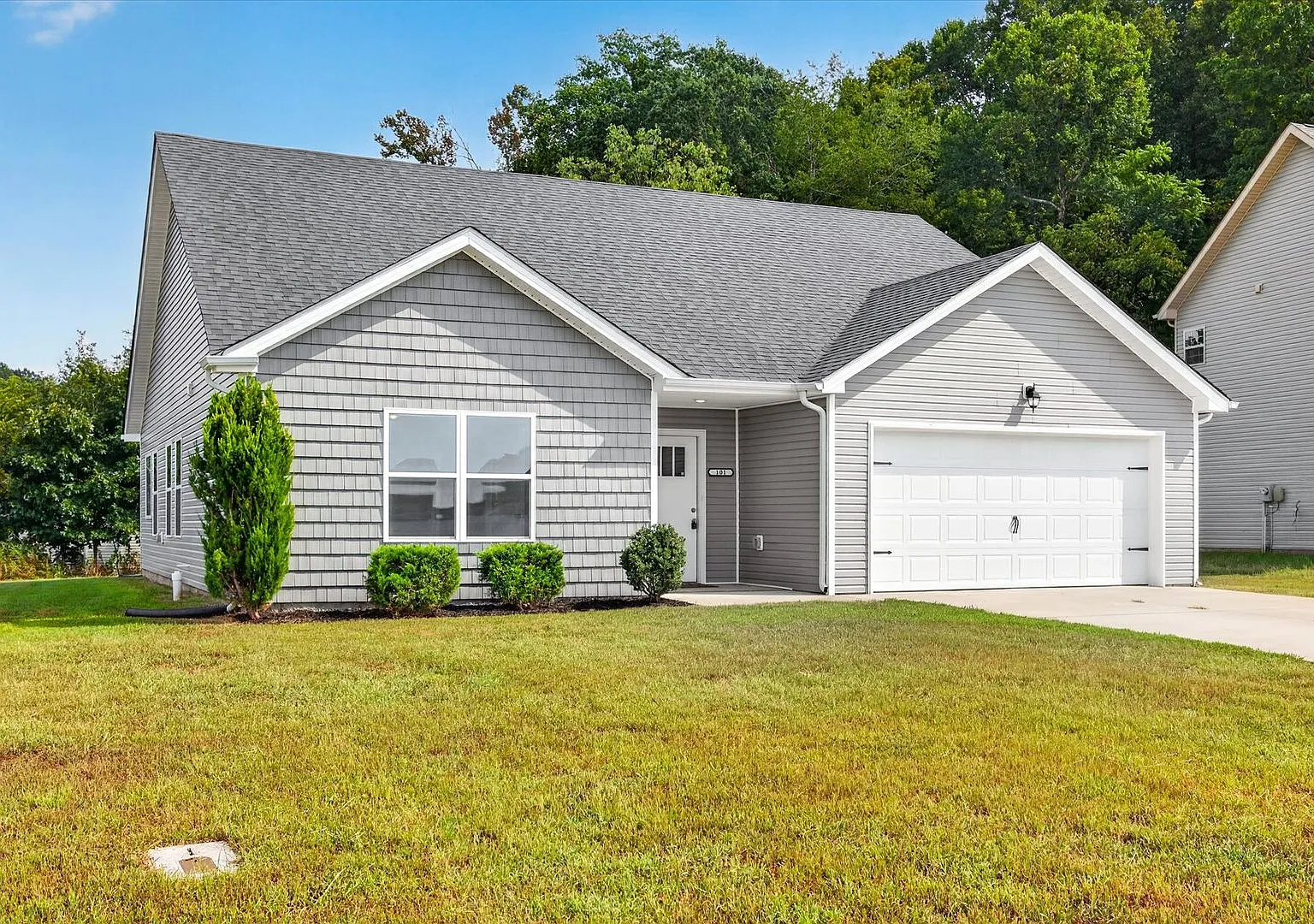 Pet Friendly Three Bedroom! — Photo 3