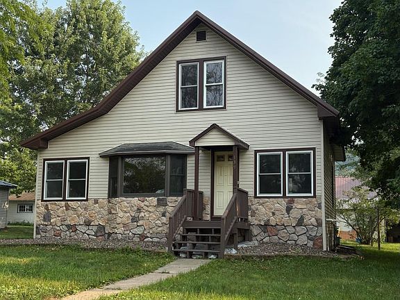 3rd image of 139 W Wilson Ave