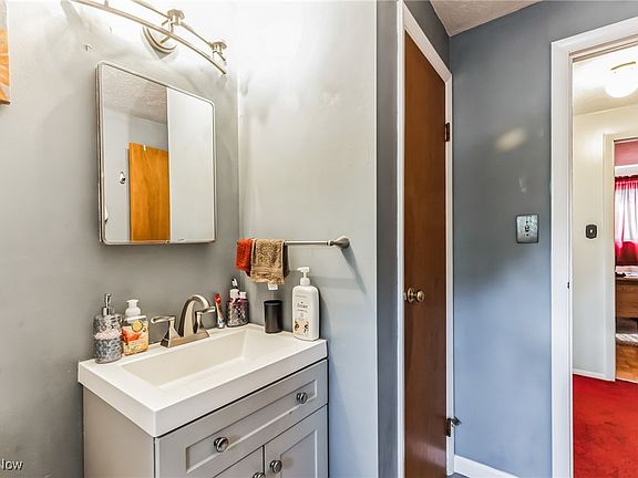 3rd image of 5903 Lehman Dr