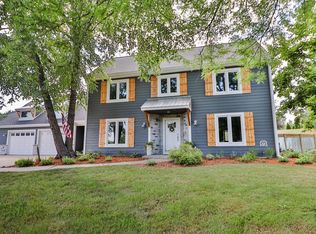 W329S8167 S Oak Tree Dr, Mukwonago, WI 53149