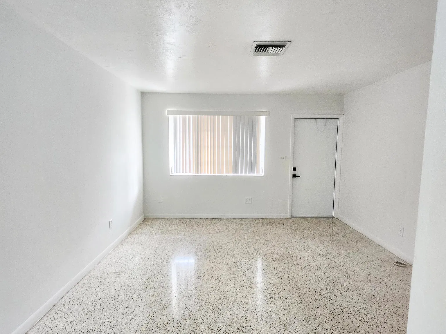 2 bed, 1.0 bath, 780 sqft, $1,950 — Photo 3