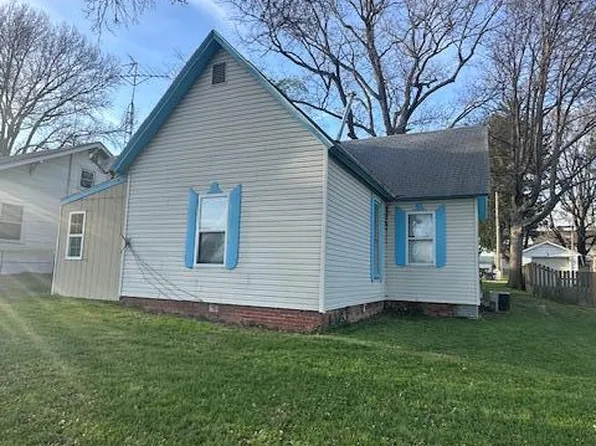 211 E Walnut St, Waverly, MO 64096