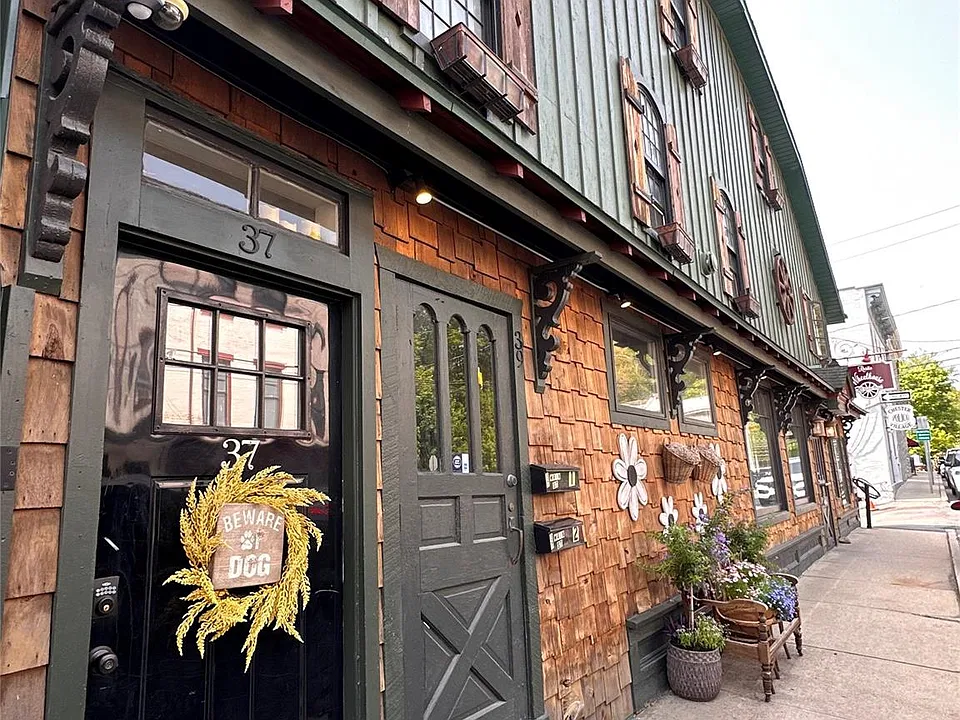 37 Main St #2