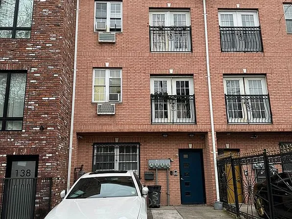 136 Cornelia St, Brooklyn, NY 11221