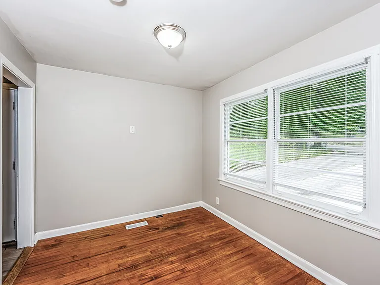 433 Orchid Rd — Photo 6