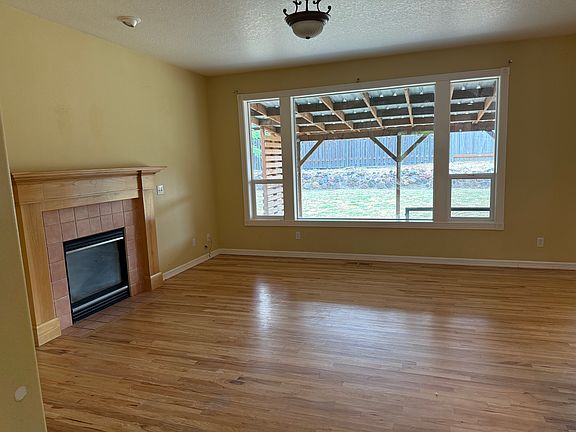 5th image of 3228 N Main St