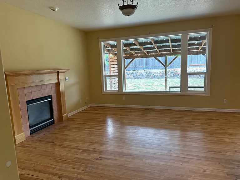 3228 N Main St — Photo 5