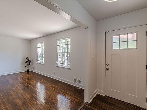 4th image of 2851 Lloyd Rd