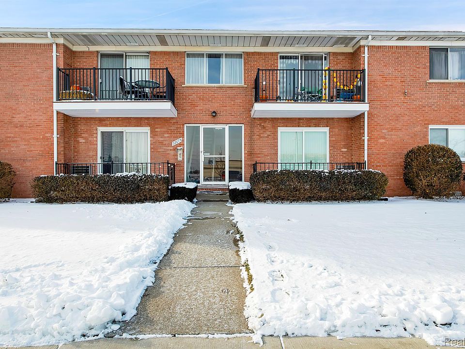 1st image of 32075 Beaconsfield St Unit 30