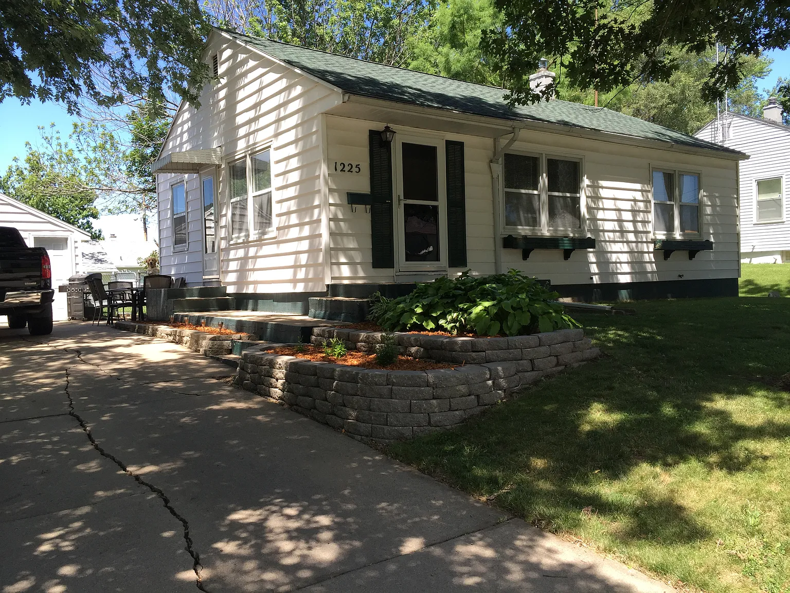 1225 N Adams Ave photo 1