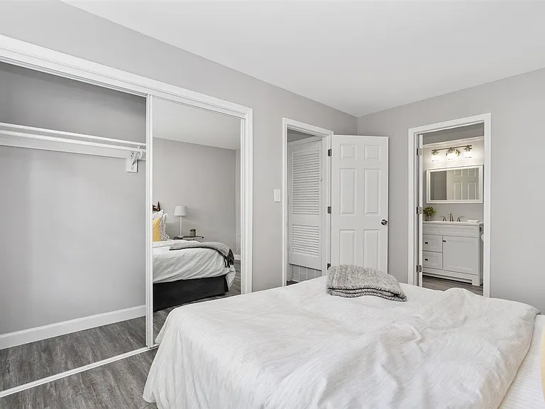 Maple View Apartments — Photo 14