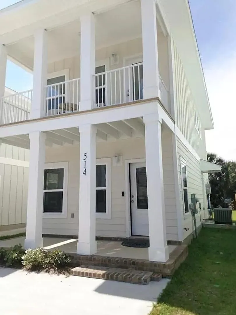Building Photo - 514 W Romana St