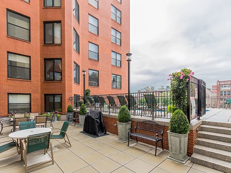 390 Commonwealth Ave — Photo 25