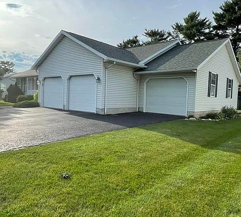 3rd image of 530 Sunset Dr