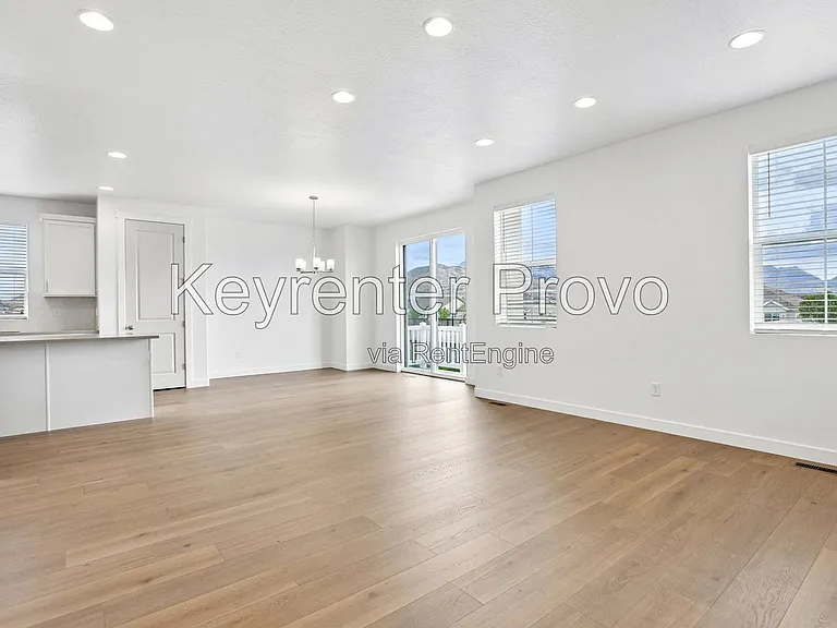 2568 N 3670 W — Photo 5