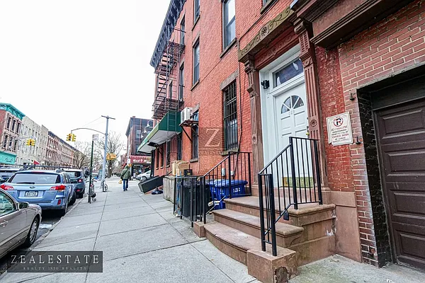 Rented by ZealEstate Group Inc | media 47