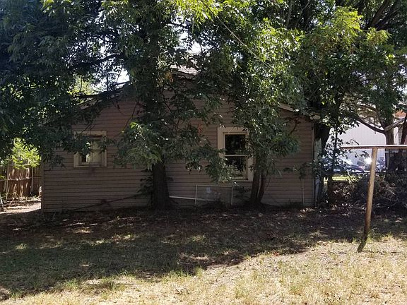 3rd image of 805 NW Dearborn Ave