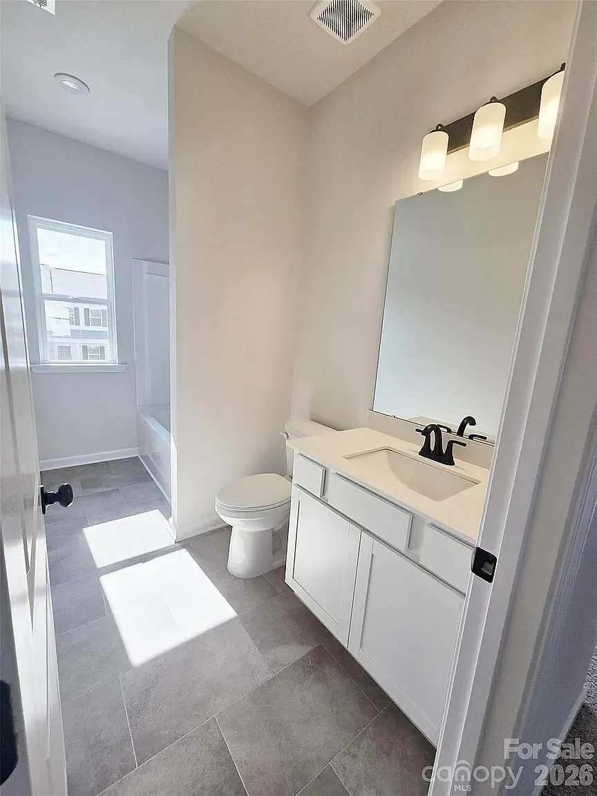 3 bed, 2.5 bath, 1813 sqft, $2,250 — Photo 3