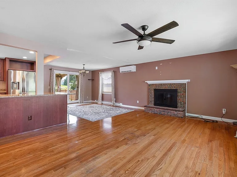 24 Hickory St — Photo 9