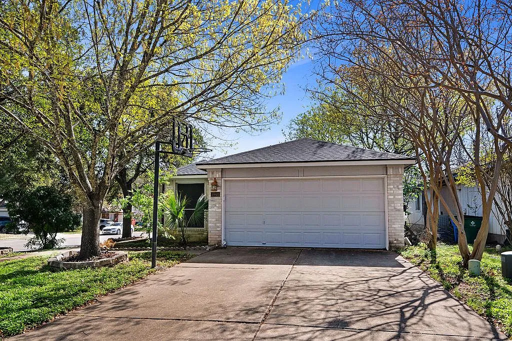 3 bed, 2.0 bath, 1247 sqft, $1,950 — Photo 1