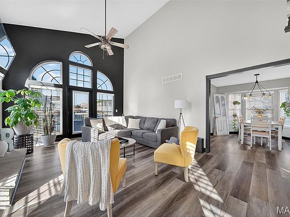 3rd image of 185 Autumn Oaks Dr