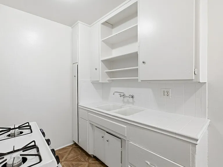 1425 Cedar Ave — Photo 3